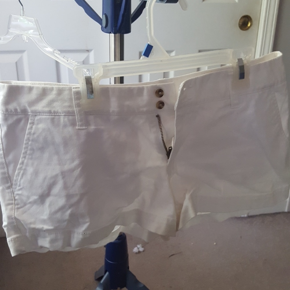 NEW LISTING!! white shorts size 11